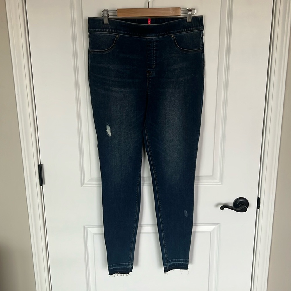 SPANX 20203T Denim Distressed Ankle Skinny Jeans Medium Wash.